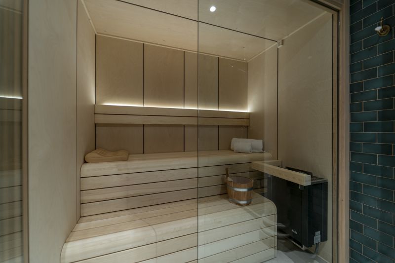 Luxury Shower with Bench